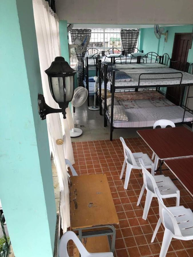 The Mansion - Backpackers Near Airport Lägenhet Manila Exteriör bild