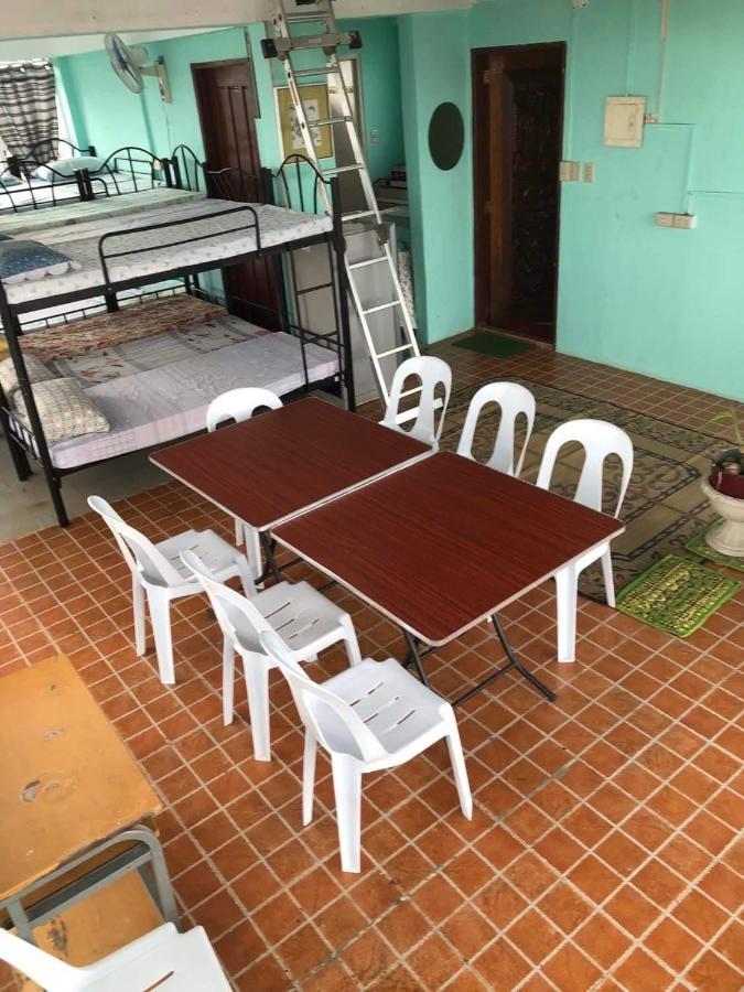 The Mansion - Backpackers Near Airport Lägenhet Manila Exteriör bild