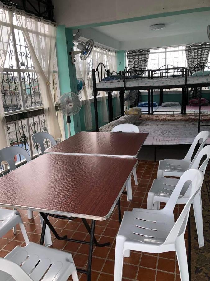 The Mansion - Backpackers Near Airport Lägenhet Manila Exteriör bild