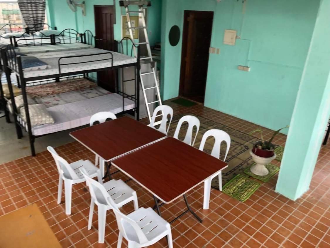 The Mansion - Backpackers Near Airport Lägenhet Manila Exteriör bild